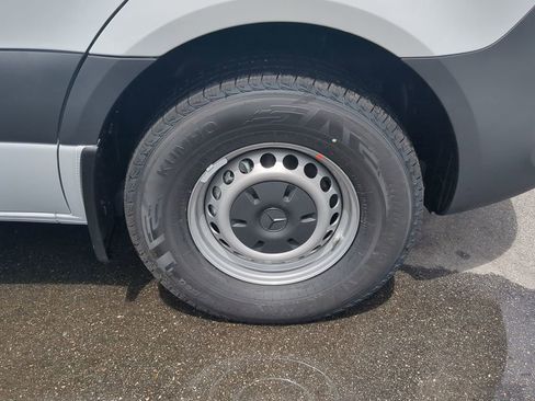 Used 2025 Mercedes-Benz Sprinter 2500 image 20