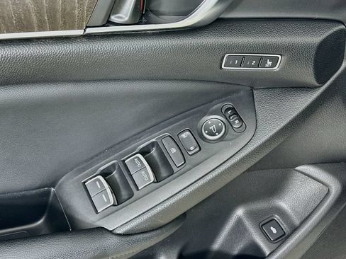 Used 2018 Honda Accord Touring image 18