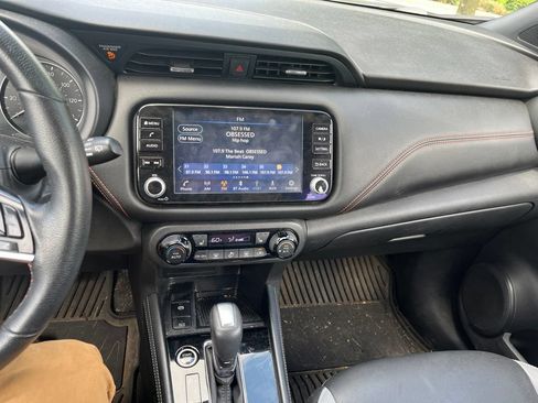 Used 2023 Nissan Kicks SR w/ SR Premium Package FWD image 8