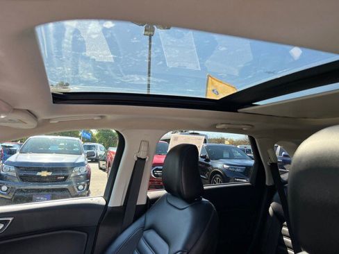 Certified 2022 Ford Edge SEL w/ Convenience Package image 10