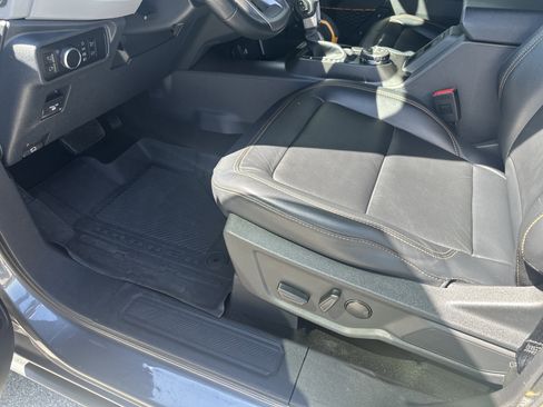 Used 2023 Ford Bronco Badlands image 14