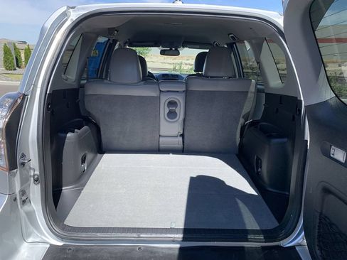 Used 2012 Toyota RAV4 EV FWD image 14
