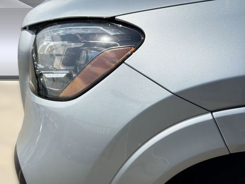 Used 2024 Mercedes-Benz GLS 450 4MATIC image 11