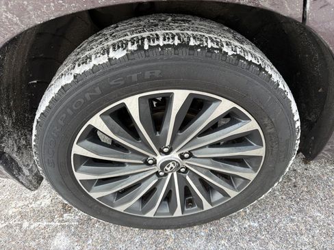 Used 2023 Hyundai Palisade Calligraphy image 9