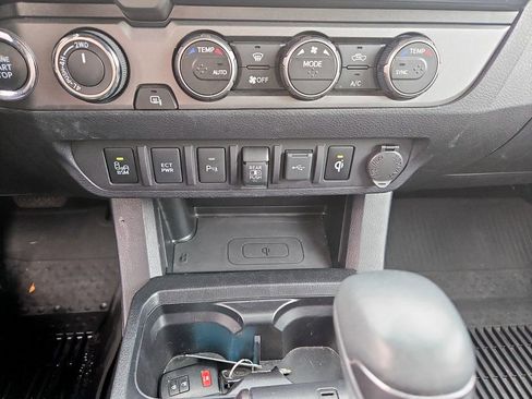 Used 2021 Toyota Tacoma TRD Sport w/ Technology Package image 26