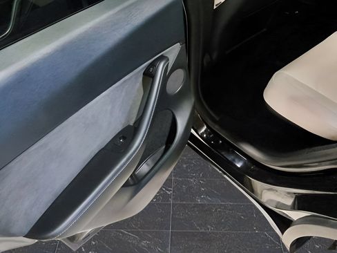 Used 2023 Tesla Model Y Long Range AWD/4WD image 21