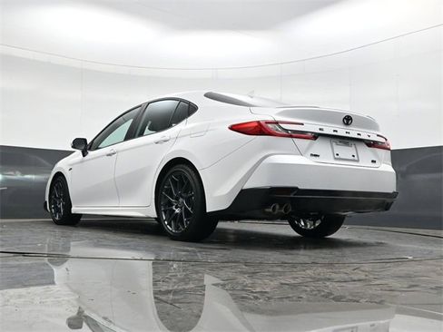 Used 2025 Toyota Camry SE w/ Convenience Package image 32