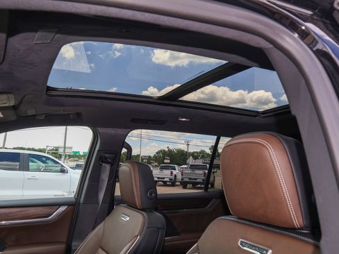 New 2026 GMC Acadia Denali Ultimate w/ LPO, Floor Liner Package FWD image 9
