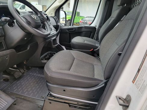 Used 2025 RAM ProMaster 2500 w/ U-Haul Equipment Group FWD image 11