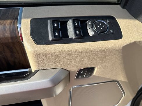 Used 2020 Ford F150 Lariat AWD/4WD image 11