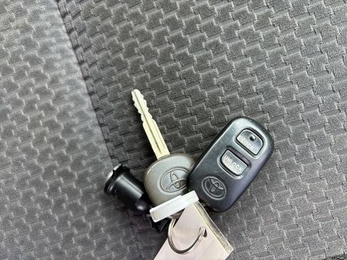 Used 2005 Toyota Corolla S w/ Enhanced Pwr Pkg FWD image 35