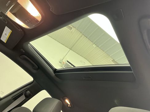 Used 2019 Dodge Charger R/T w/ Performance Handling Group image 6