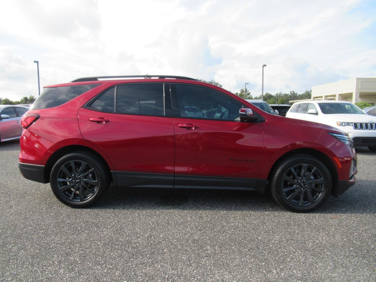 Certified 2023 Chevrolet Equinox RS FWD image 2