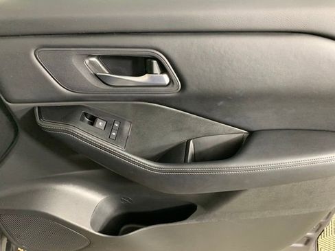 Used 2025 Nissan Rogue SV image 31