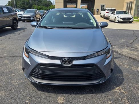 Used 2023 Toyota Corolla LE FWD image 2
