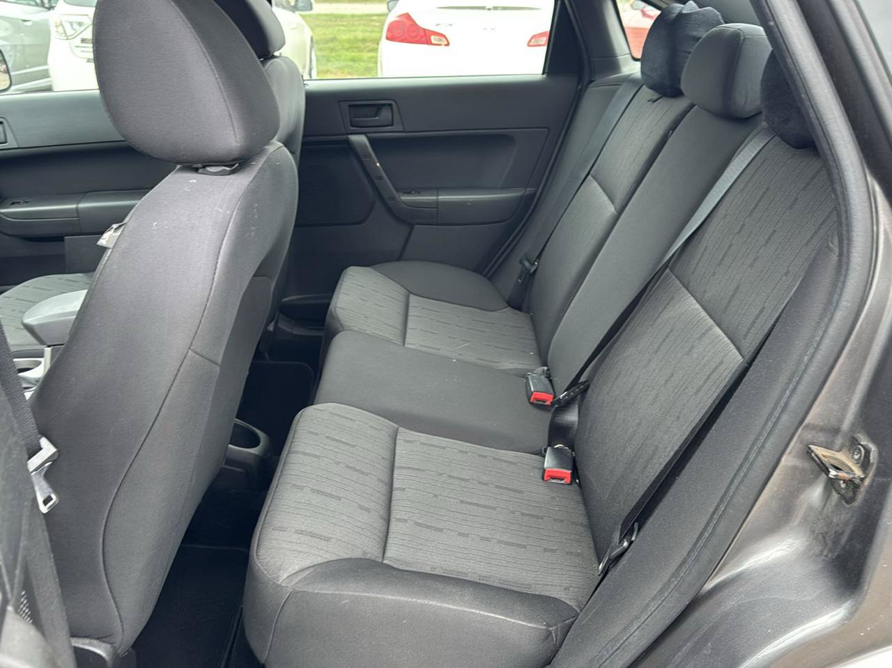 Used 2011 Ford Focus SE FWD image 11