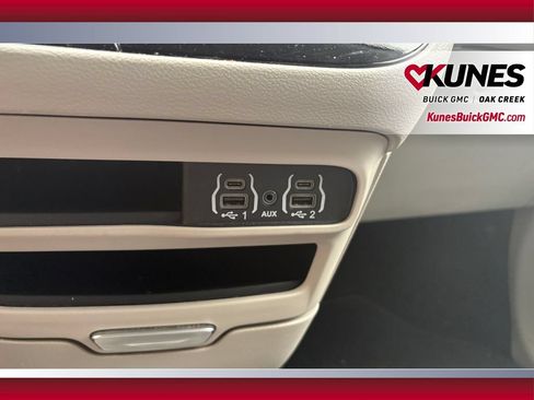 Used 2024 Chrysler Pacifica Touring-L FWD image 29