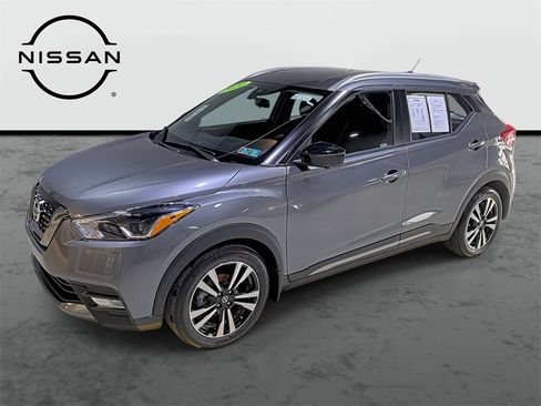 Used 2020 Nissan Kicks SR image 1