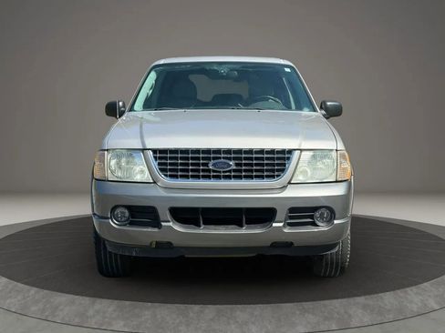 Used 2005 Ford Explorer Sport XLT image 2