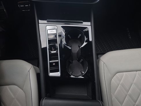 Used 2024 Volkswagen Atlas Cross Sport SEL Premium R-Line image 23