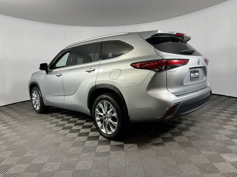 Used 2023 Toyota Highlander Limited image 8