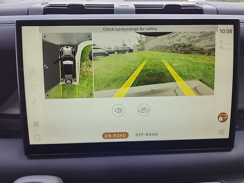 New 2024 Land Rover Defender 110 SE image 20