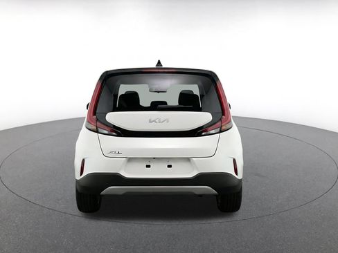 Used 2025 Kia Soul LX w/ LX Technology Package FWD image 8