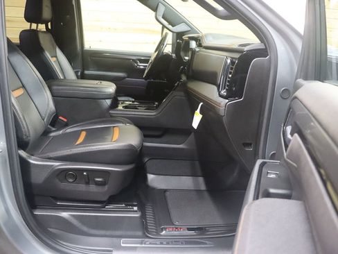 Used 2025 GMC Sierra 2500 AT4 image 77