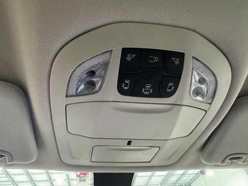 Used 2022 Chrysler Voyager LX FWD image 21