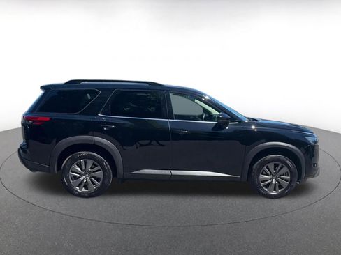 Used 2025 Nissan Pathfinder SV FWD image 16