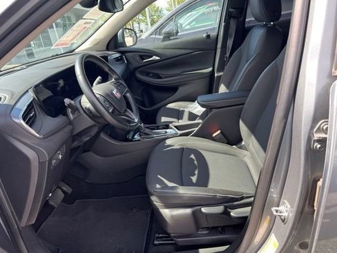 Used 2025 Buick Encore GX Preferred AWD/4WD image 9