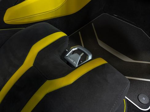 Used 2022 Lamborghini Huracan STO RWD image 71