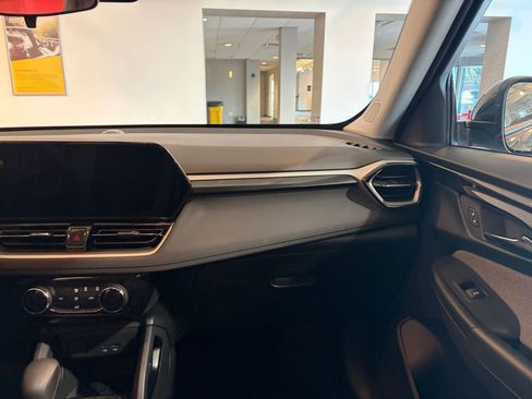 Used 2025 Chevrolet TrailBlazer LT image 33