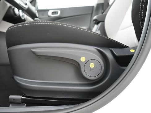New 2026 Hyundai Venue SEL FWD image 22