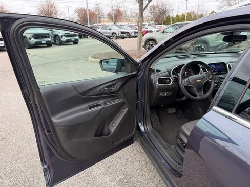 Used 2019 Chevrolet Equinox LT w/ Sun & Navigation Package image 10