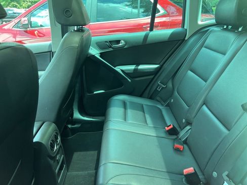 Used 2016 Volkswagen Tiguan SE FWD image 9