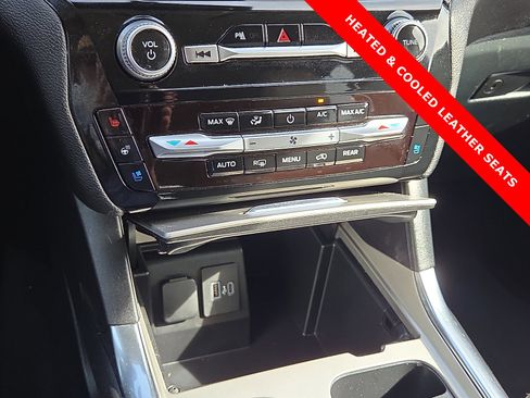 Used 2023 Ford Explorer Limited image 21