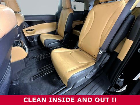 Certified 2024 Kia Carnival EX FWD image 20