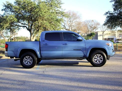 Used 2019 Toyota Tacoma TRD Sport image 4