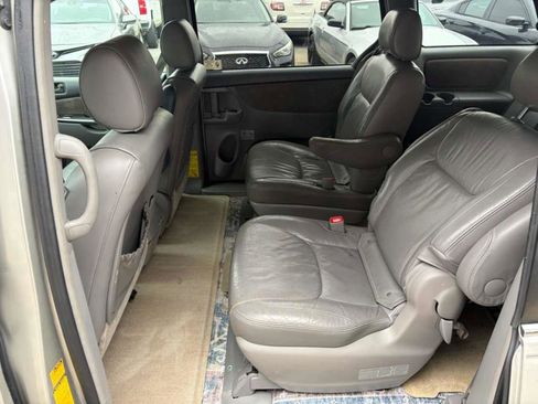 Used 2010 Toyota Sienna LE image 10