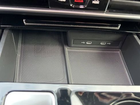 Used 2024 Volkswagen Atlas SE image 21