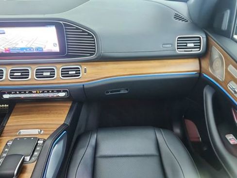 Used 2025 Mercedes-Benz GLS 450 4MATIC image 44