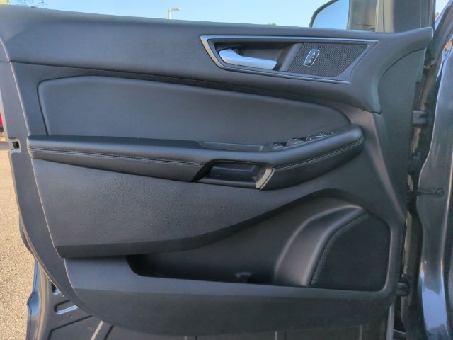 Used 2020 Ford Edge SE FWD image 11