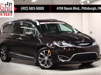 Used 2018 Chrysler Pacifica Limited w/ Tire & Wheel Group