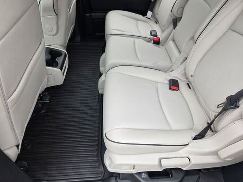 New 2026 Honda Odyssey Touring image 14
