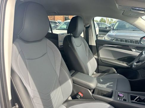 New 2025 Volkswagen Tiguan SE image 48