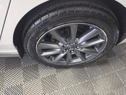 Used 2020 MAZDA MAZDA3 Hatchback FWD image 23