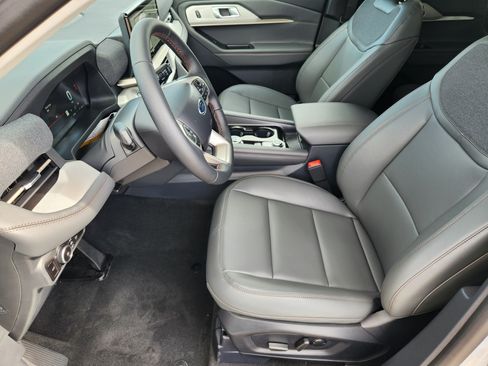 New 2026 Ford Explorer Active w/ Active Comfort Package RWD image 10
