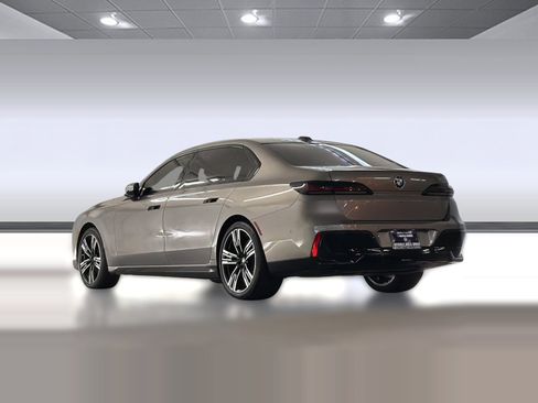 Used 2024 BMW 740i 740i w/ Premium Package image 3