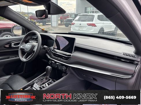 Used 2025 Jeep Compass Trailhawk w/ Trailhawk Elite Group image 10